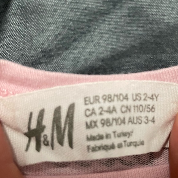 Hello kitty shirt size 2-4 H&M - Picture 3 of 3